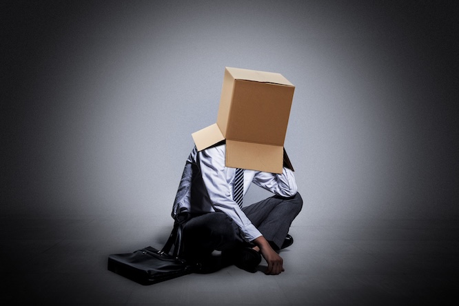 摄图网_402619383_创意男性纸箱套头抑郁症（企业商用）.jpg