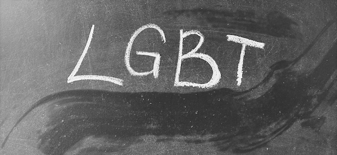 摄图网_382257235_黑板上手写LGBT自由爱象征（企业商用）.jpg